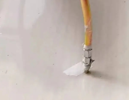 新郑瓷砖空鼓维修公司专业解答在瓷砖铺贴过程中，如果使用的砂料过粗（如全部使用了粗砂），可能会导致以下问题